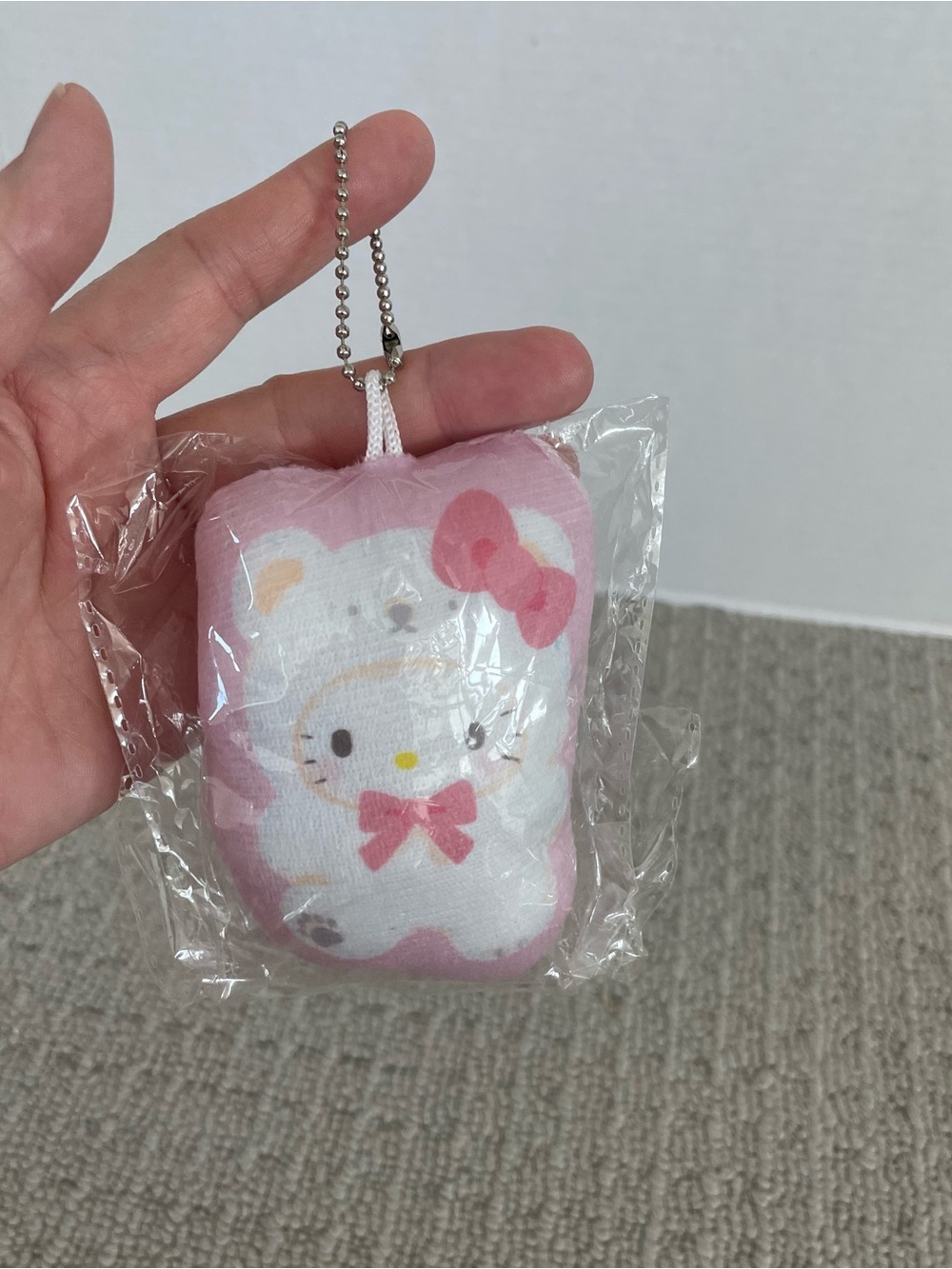 New hello kitty plush keychain - Picture 4 of 4